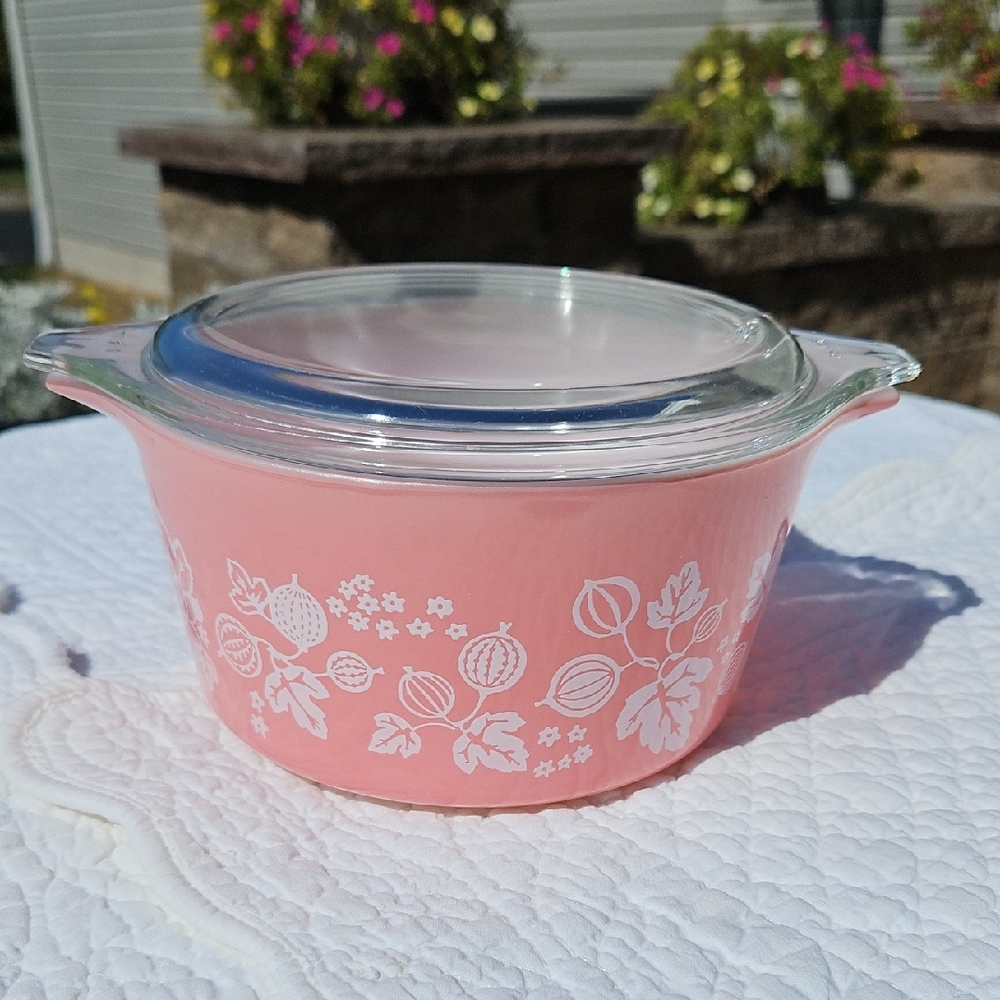 Vintage PYREX Pink Gooseberry Casserole Dish with Lid!!!